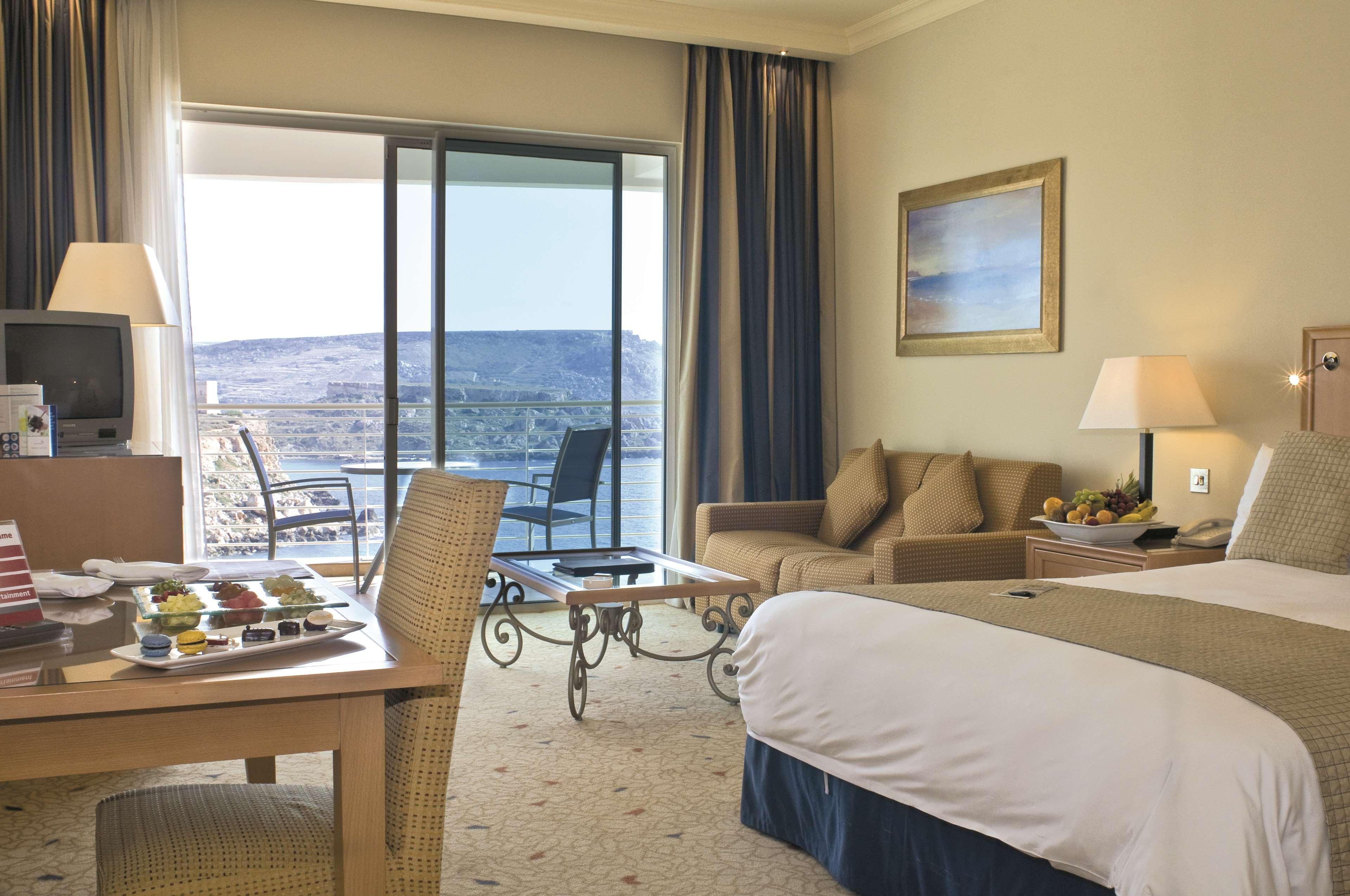 Radisson Blu Resort & Spa, Malta Golden Sands Mellieħa Esterno foto A room at the Dead Sea Spa Magdiel