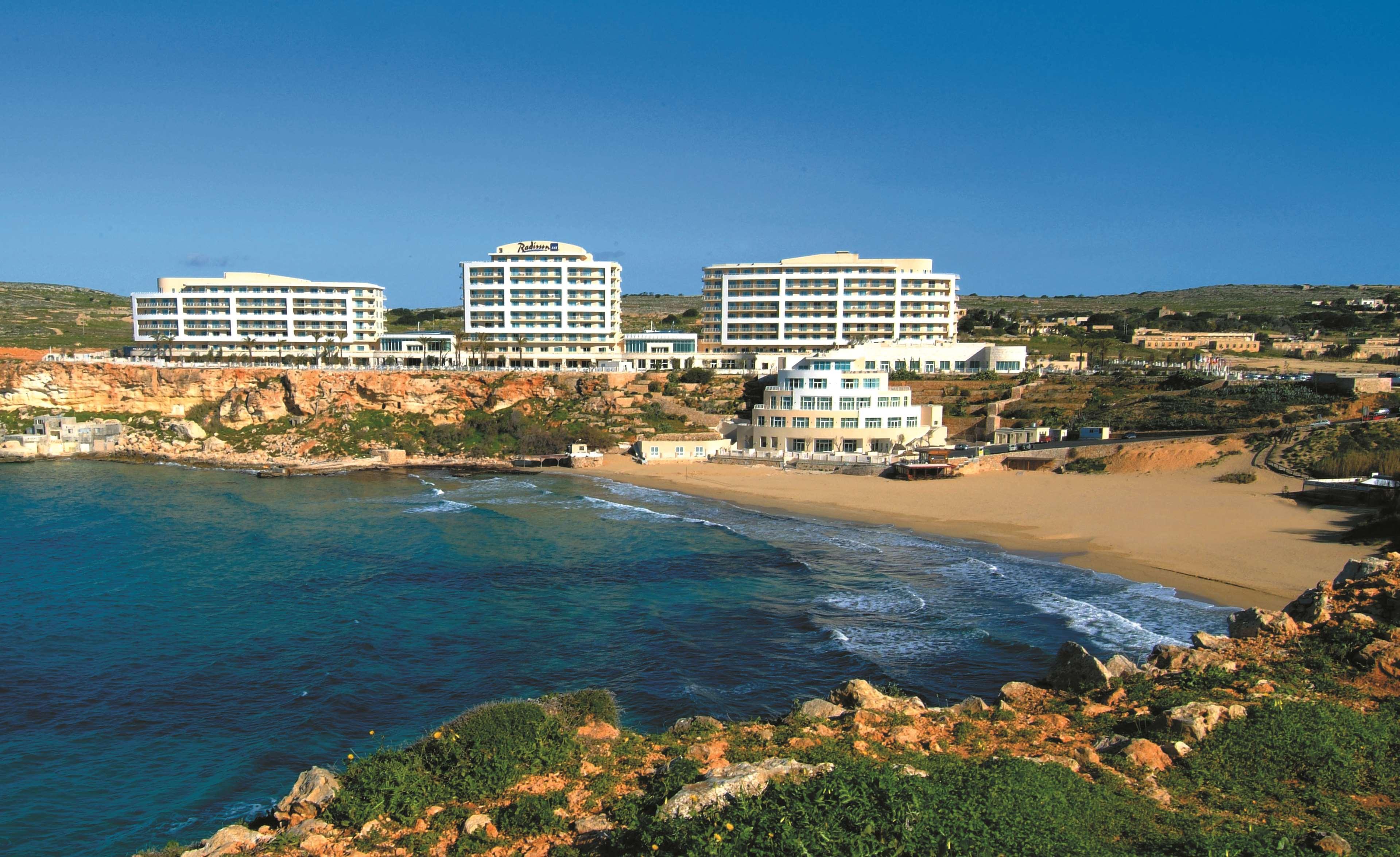 Radisson Blu Resort & Spa, Malta Golden Sands Mellieħa Esterno foto The Nissi Beach Hotel