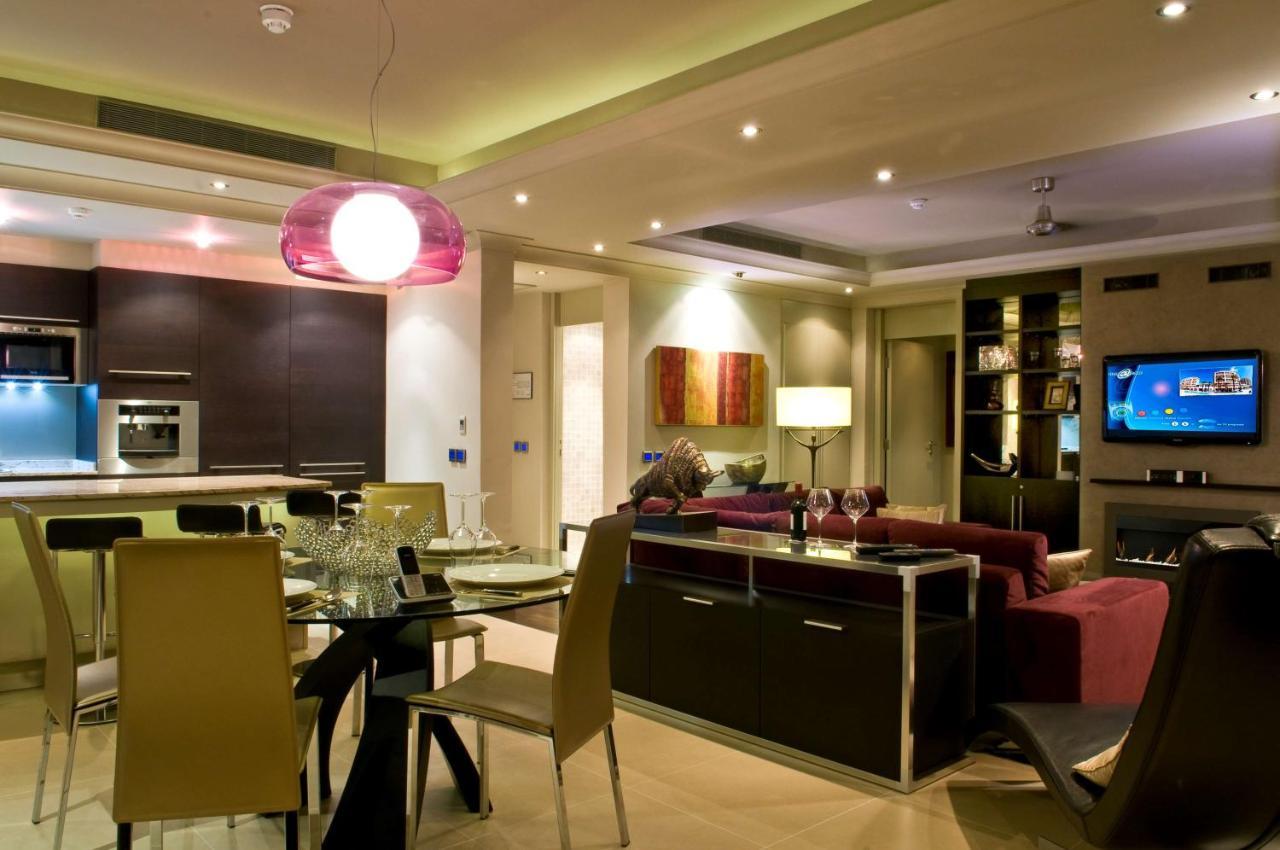 Radisson Blu Resort & Spa, Malta Golden Sands Mellieħa Esterno foto A living room in a luxury apartment