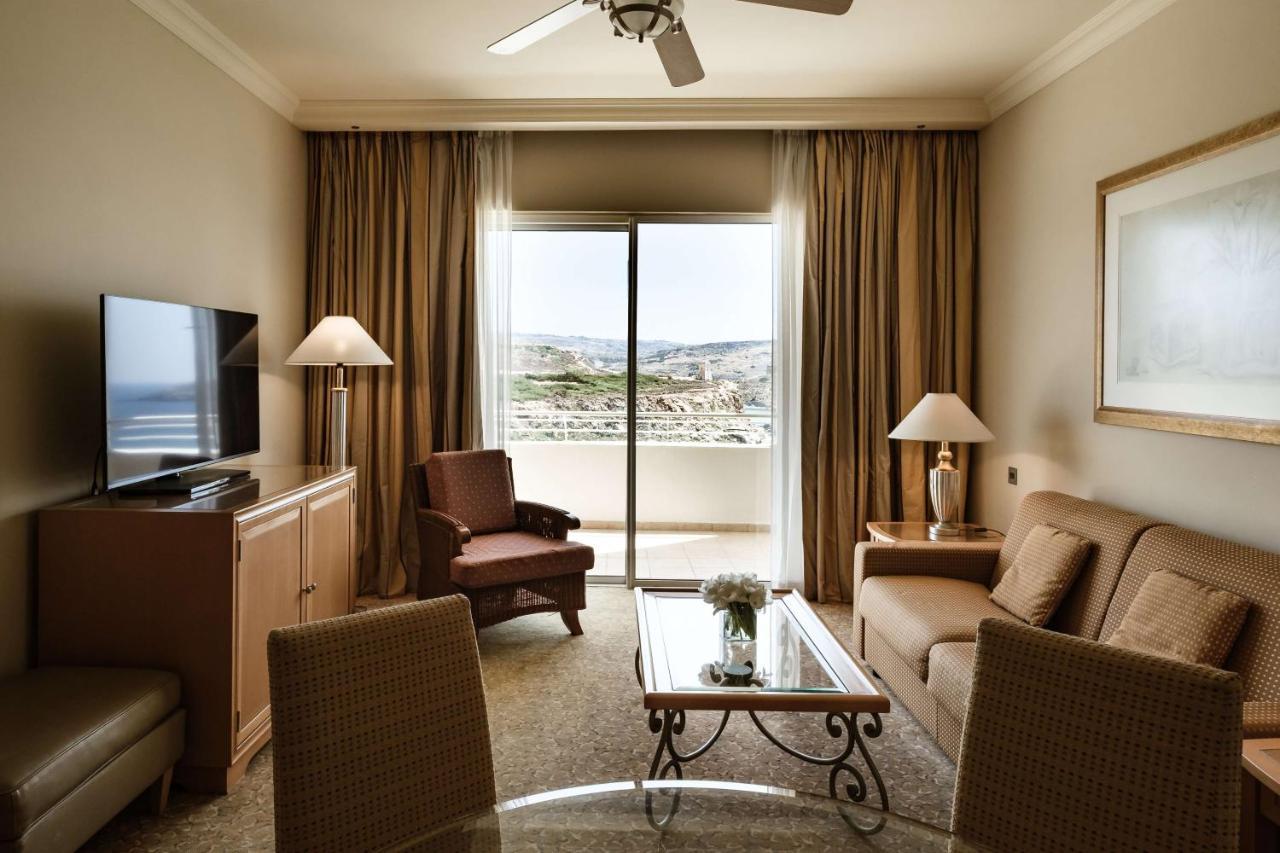 Radisson Blu Resort & Spa, Malta Golden Sands Mellieħa Esterno foto A living room at the Westin Resort Costa Navarino