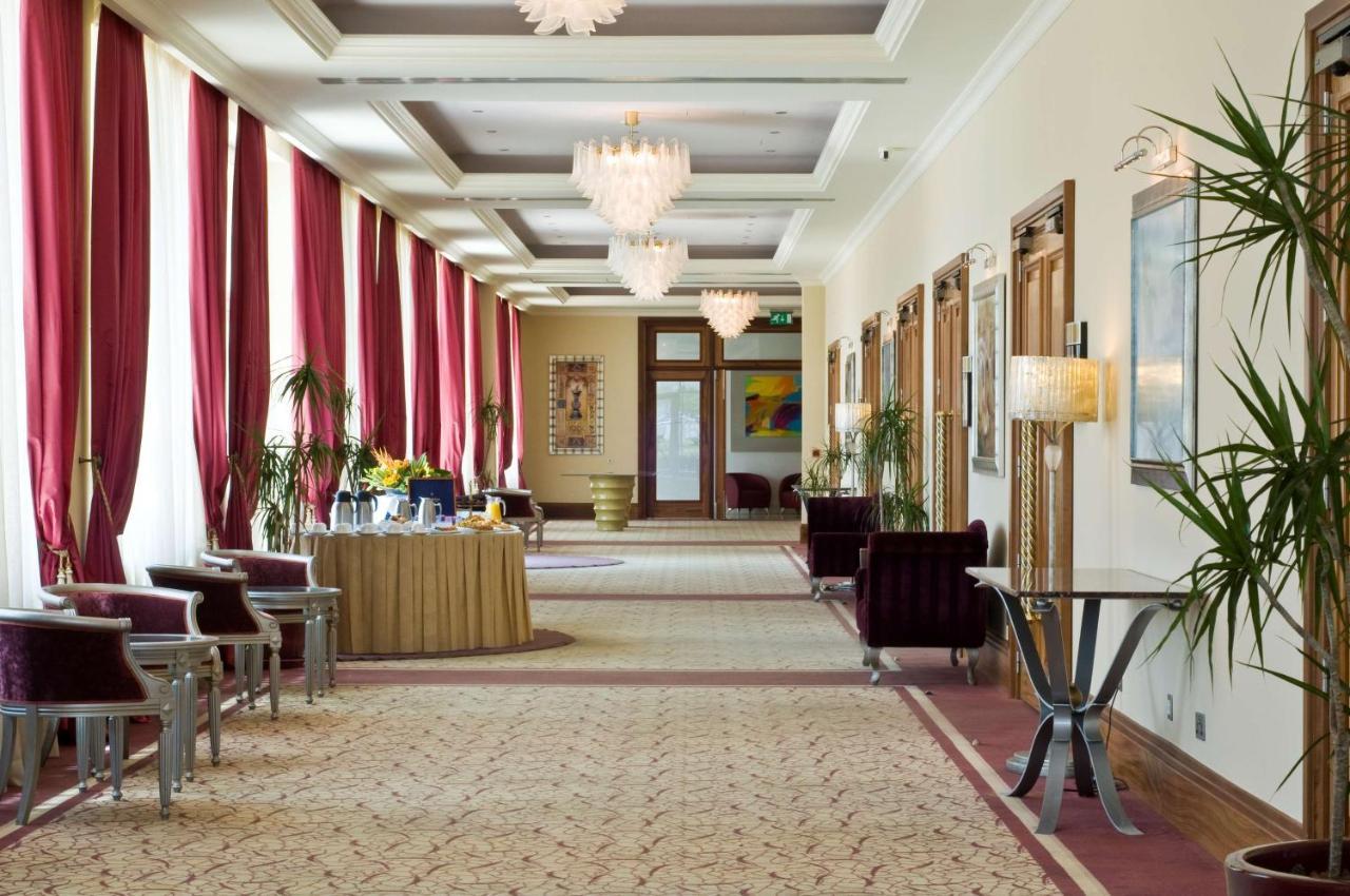 Radisson Blu Resort & Spa, Malta Golden Sands Mellieħa Esterno foto The interior of the hotel
