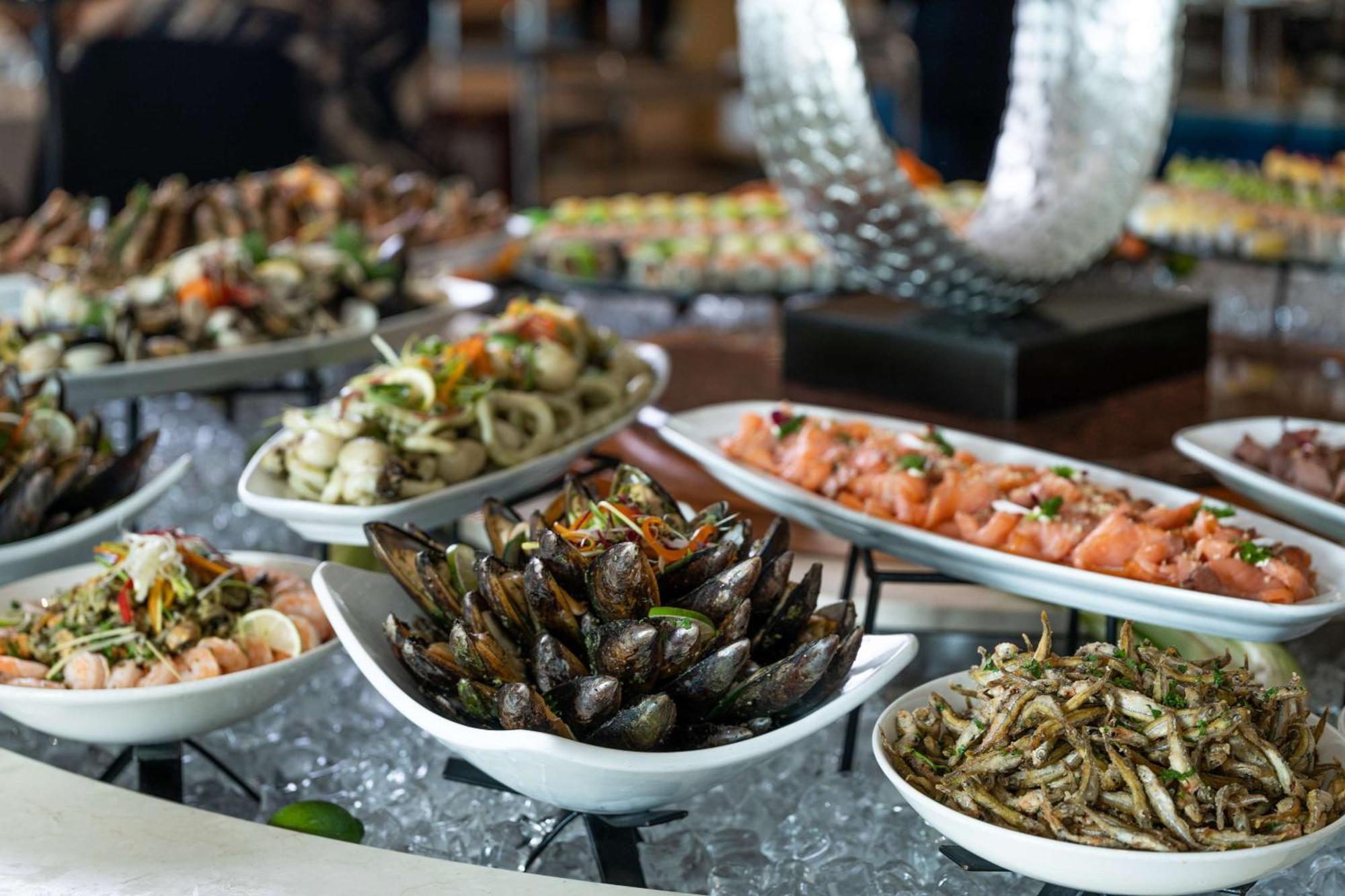 Radisson Blu Resort & Spa, Malta Golden Sands Mellieħa Esterno foto Seafood buffet