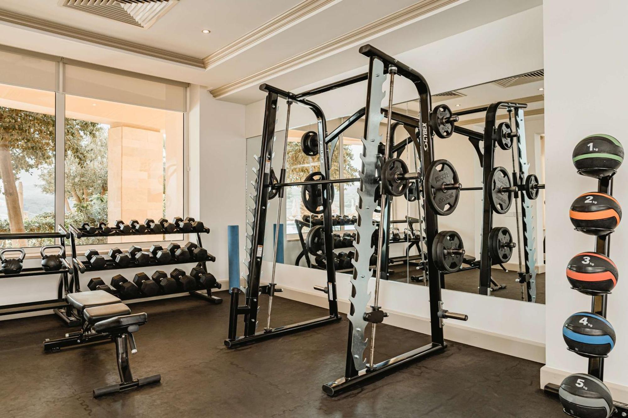 Radisson Blu Resort & Spa, Malta Golden Sands Mellieħa Esterno foto A Smith machine