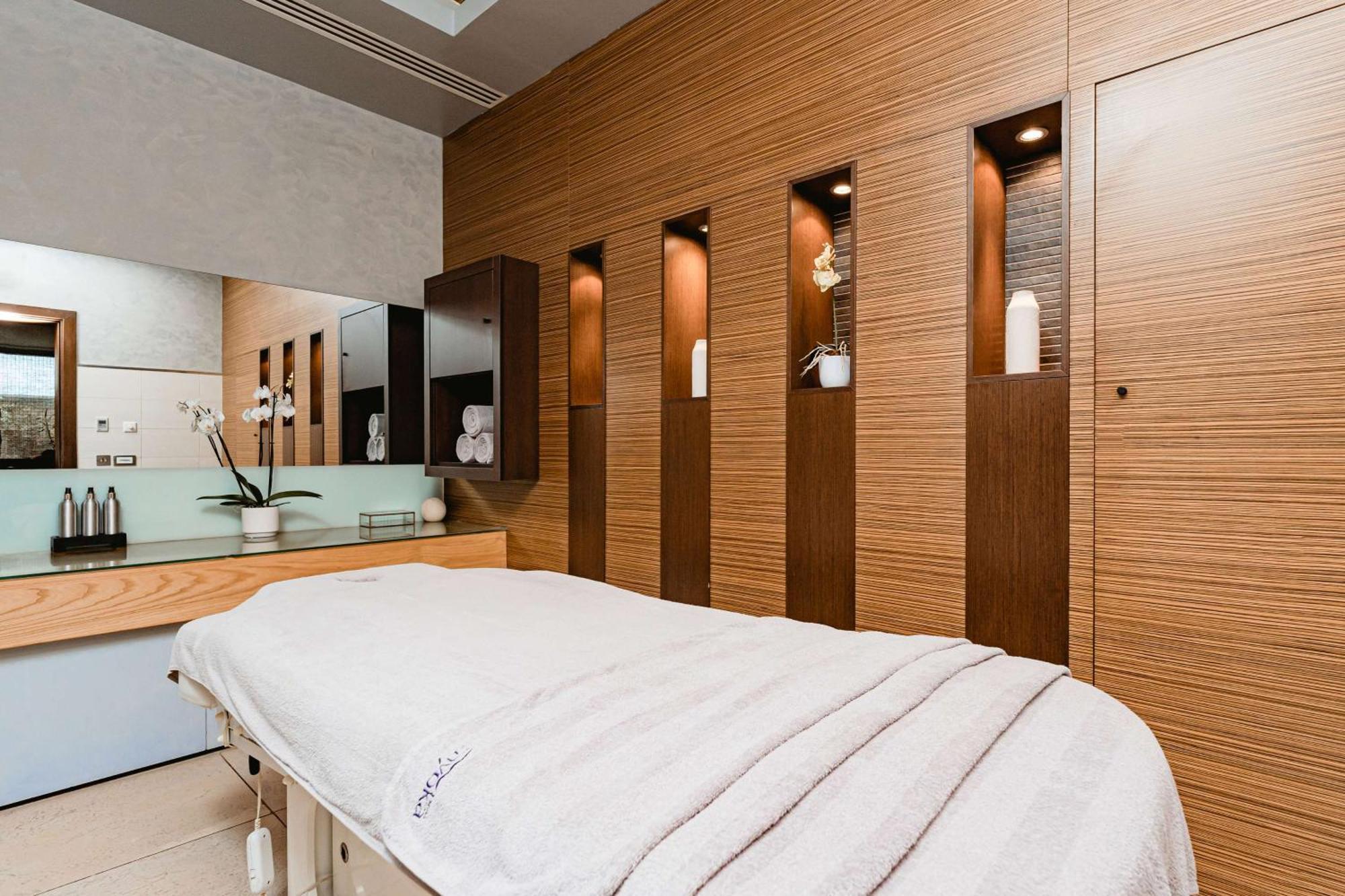 Radisson Blu Resort & Spa, Malta Golden Sands Mellieħa Esterno foto Treatment room at the spa