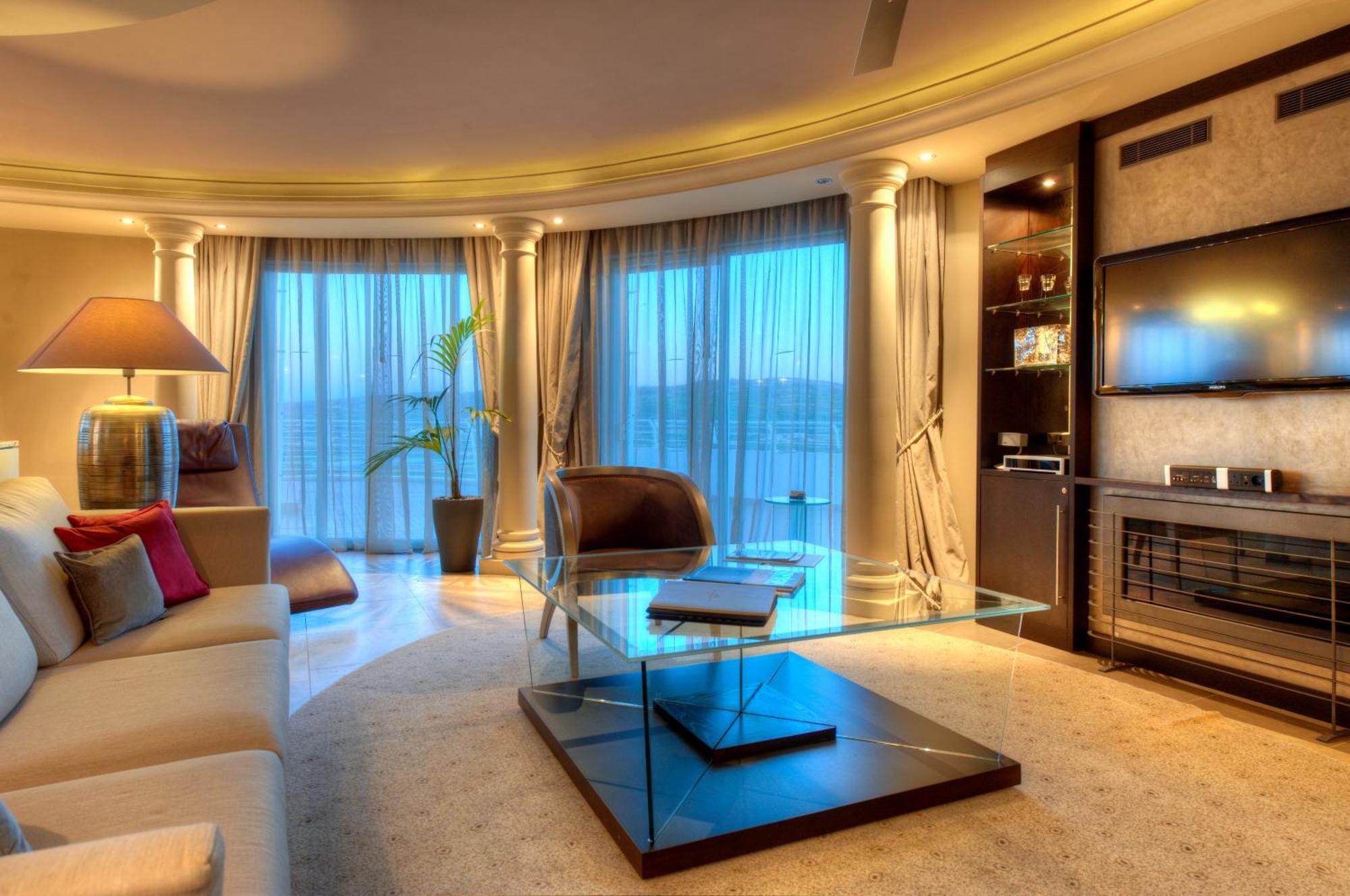 Radisson Blu Resort & Spa, Malta Golden Sands Mellieħa Camera foto A suite at the hotel