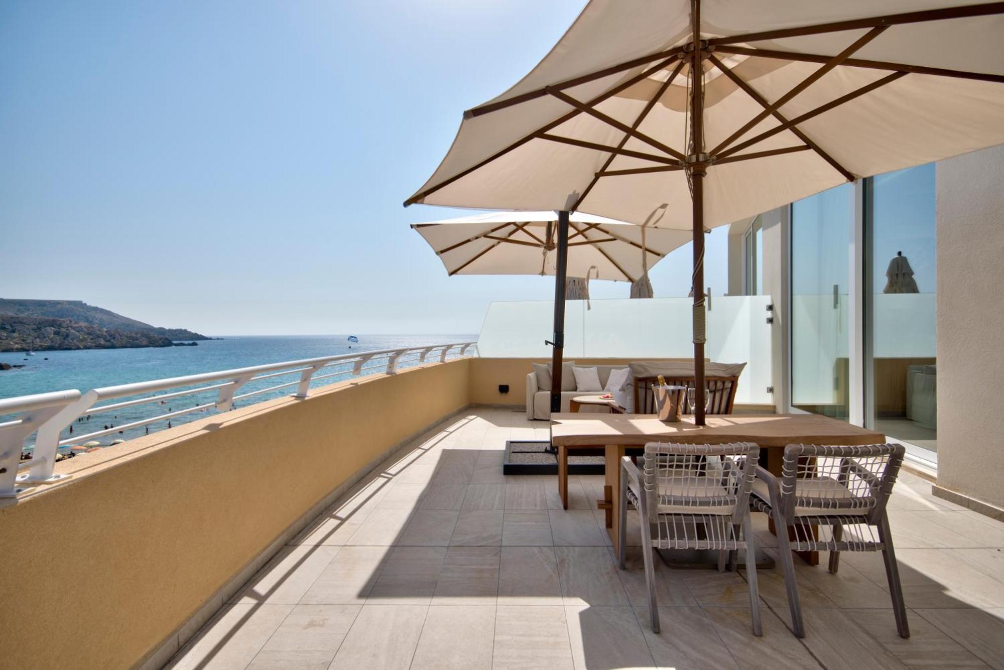 Radisson Blu Resort & Spa, Malta Golden Sands Mellieħa Camera foto The hotel's terrace